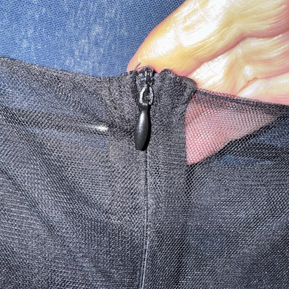 Elegant emerald Green and Gold Off-Shoulder Dress size 1XL - Picture 8 of 9